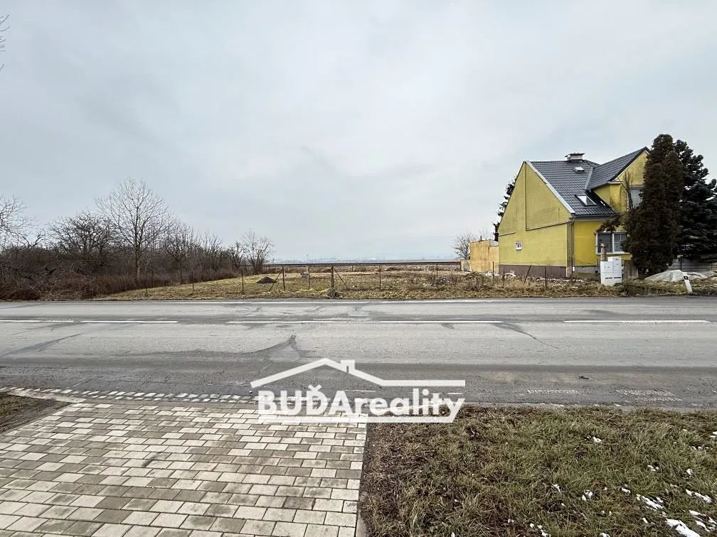Prodej komerčního pozemku 1037 m²